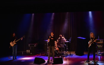  (photo)