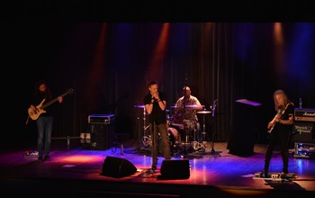  (photo)