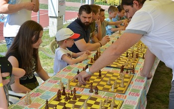  (photo)