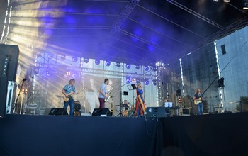  (photo)