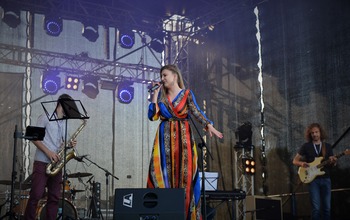  (photo)