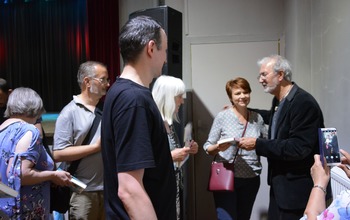  (photo)