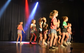  (photo)