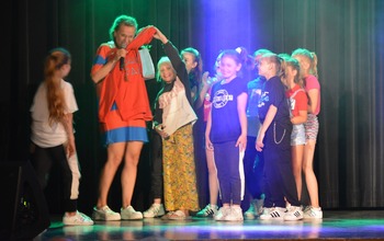  (photo)