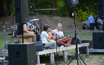  (photo)