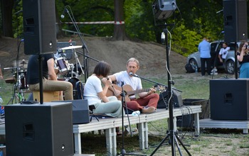  (photo)