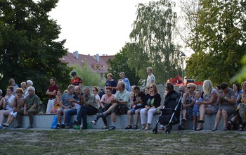  (photo)