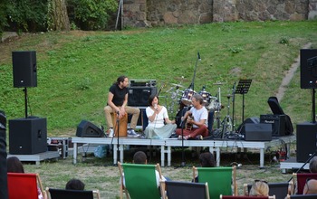  (photo)