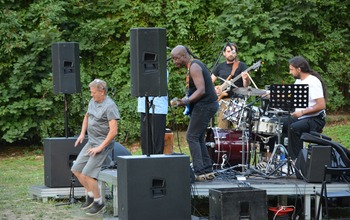  (photo)
