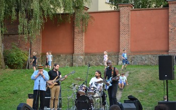  (photo)