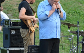  (photo)