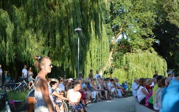  (photo)