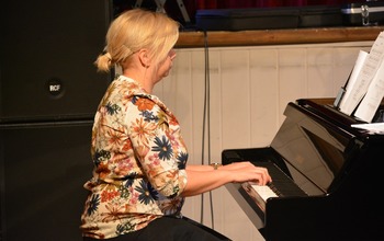  (photo)