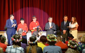  (photo)