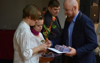  (photo)