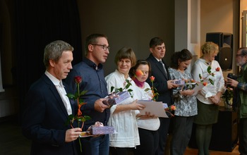  (photo)
