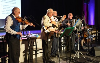  (photo)