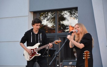  (photo)
