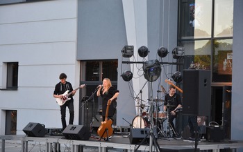  (photo)