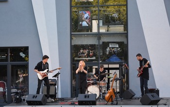 (photo)