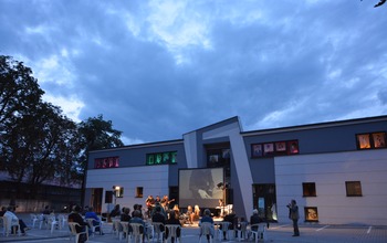  (photo)