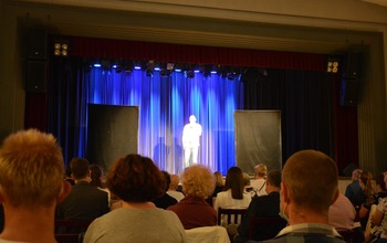  (photo)