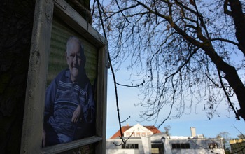  (photo)
