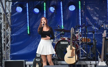  (photo)