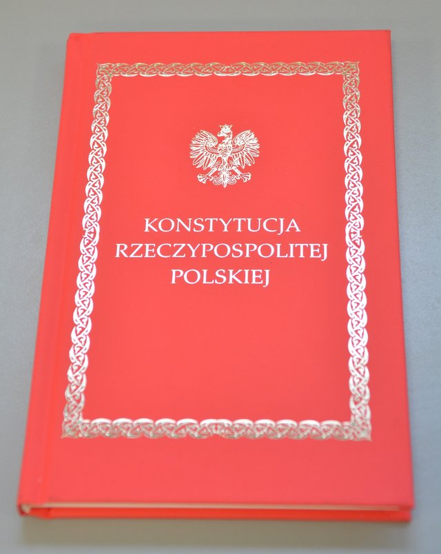 Konstytucja RP z podpisem marszałka Senatu RP prof. Tomasza Grodzkiego