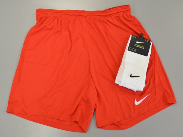 Spodenki piłkarskie Nike, rozmiar XXL i skarpetki NIKE, rozmiar 42-46 - od senatora Wojciecha Ziemniaka
