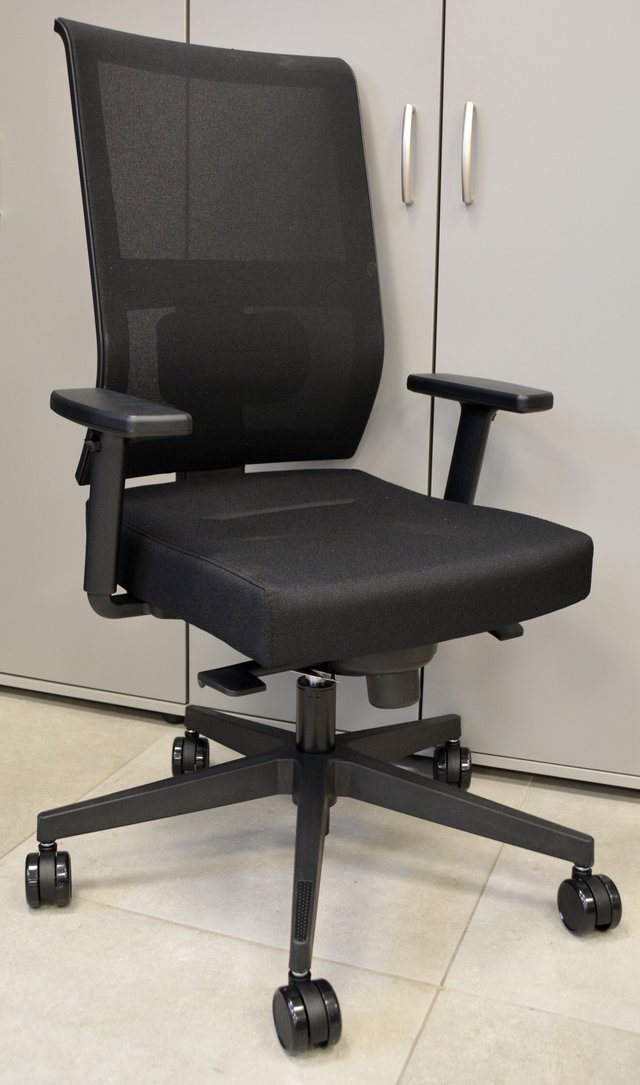 Fotel biurowy, markowy, ergonomiczny, nowoczesny i komfortowy, od firmy BEJOT (wartość rynkowa ok. 1200,00 zł!)
