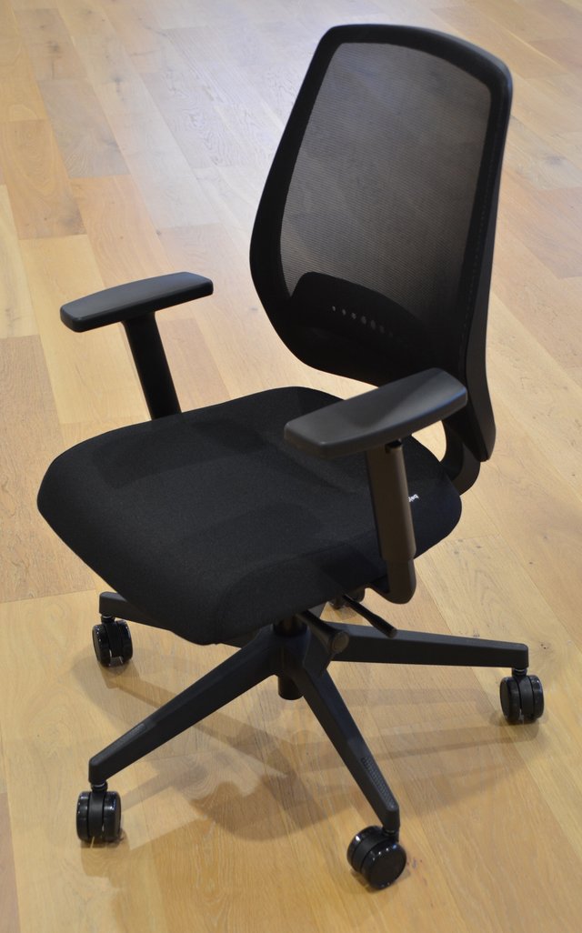Fotel biurowy, markowy, ergonomiczny, nowoczesny i komfortowy, od firmy BEJOT (wartość rynkowa ok. 1200,00 zł!)