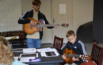  (photo)
