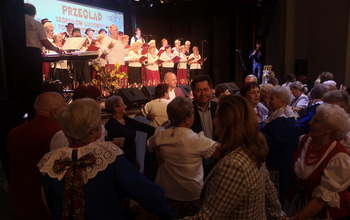  (photo)