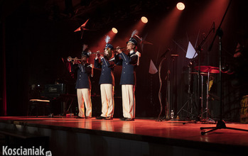 (photo)