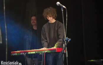  (photo)