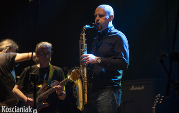  (photo)