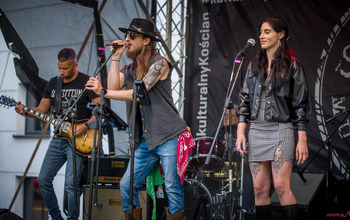  (photo)